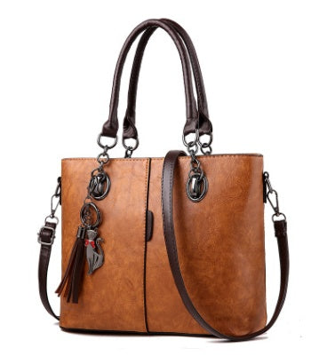 Elegant Leather Shoulder Bag - Luxury Handbag - Jatanele