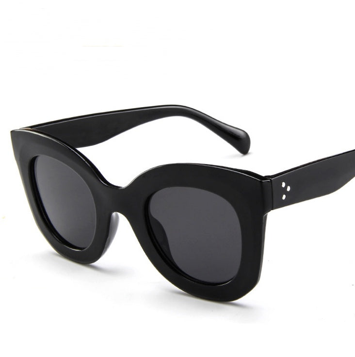 Cat Eye Sunglasses - Retro Fashion Statement - Jatanele