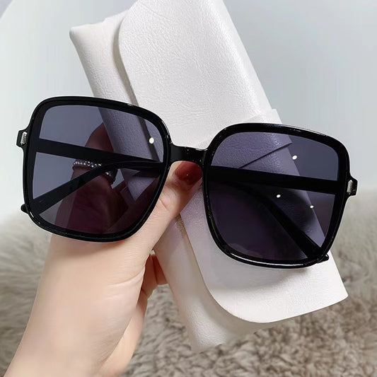 Trendy Oversized Frame Women's Fashion Sunglasses - Jatanele