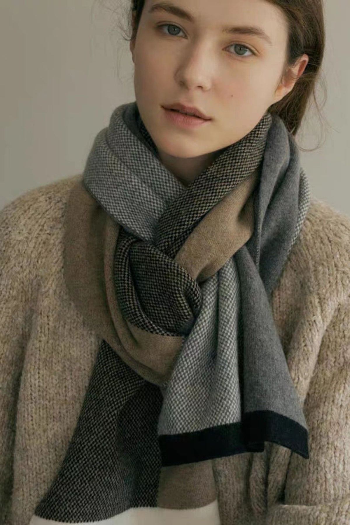 Aria Cozy Contrast Scarf Trendsi