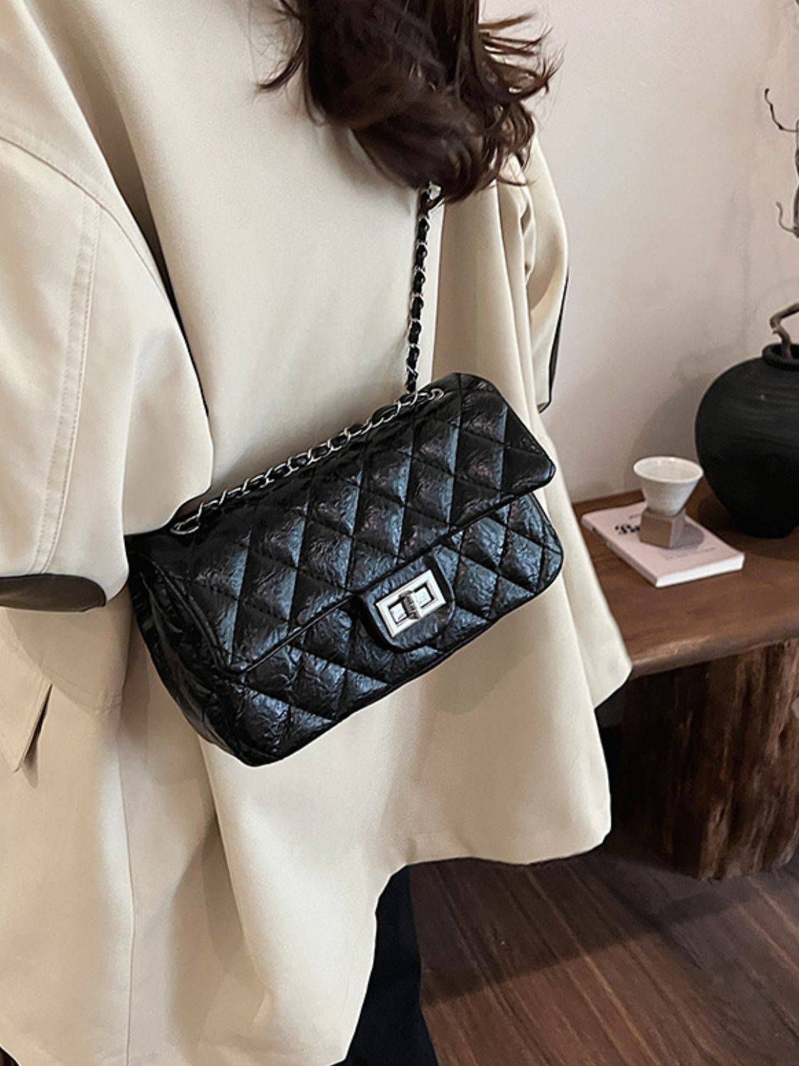 Geometric Twist-Lock Shoulder Bag – Trendy Everyday Essential Trendsi