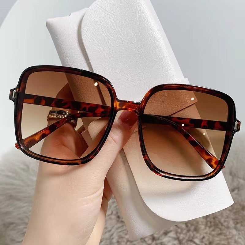 Trendy Oversized Frame Women's Fashion Sunglasses - Jatanele