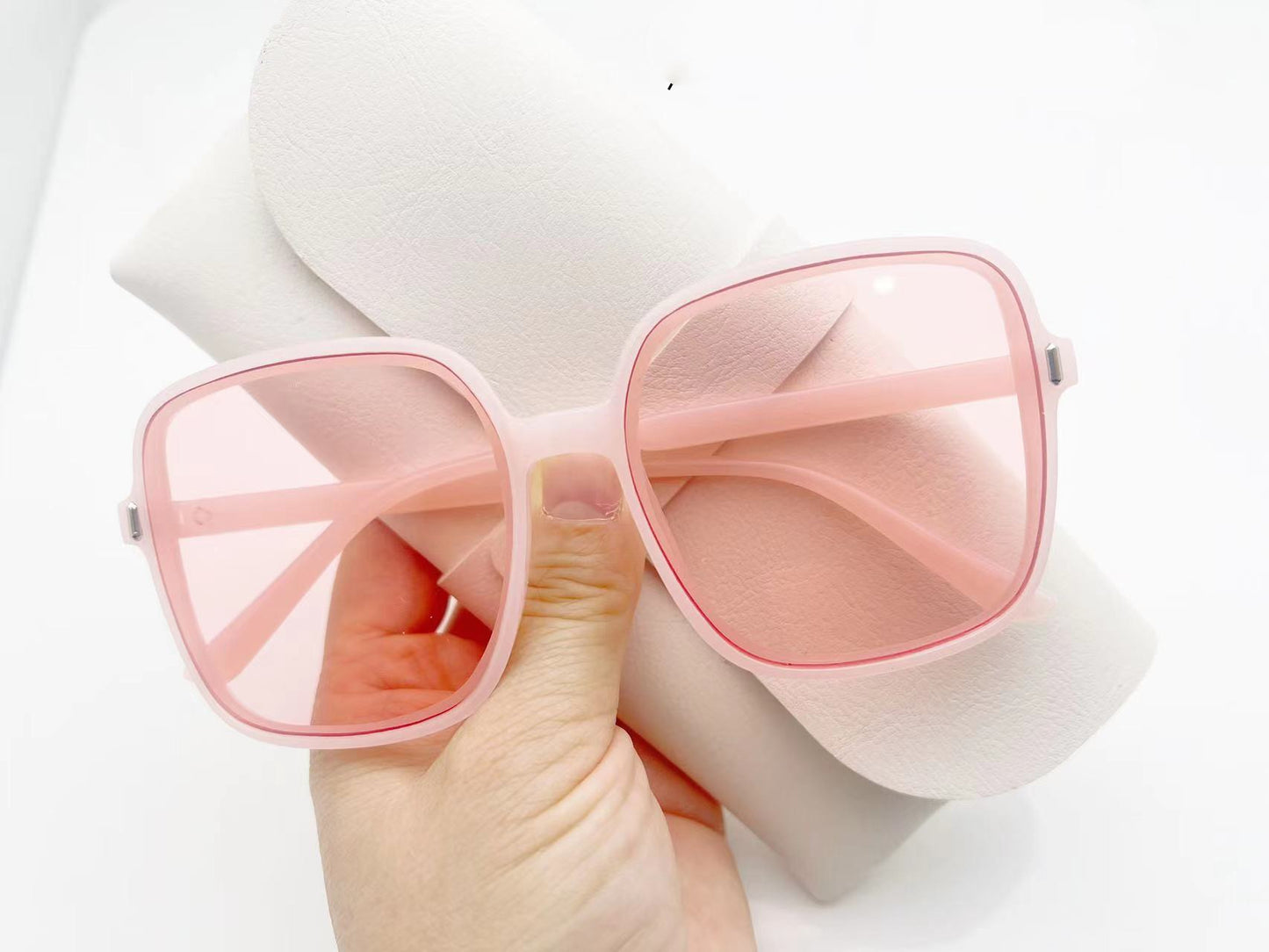 Trendy Oversized Frame Women's Fashion Sunglasses - Jatanele